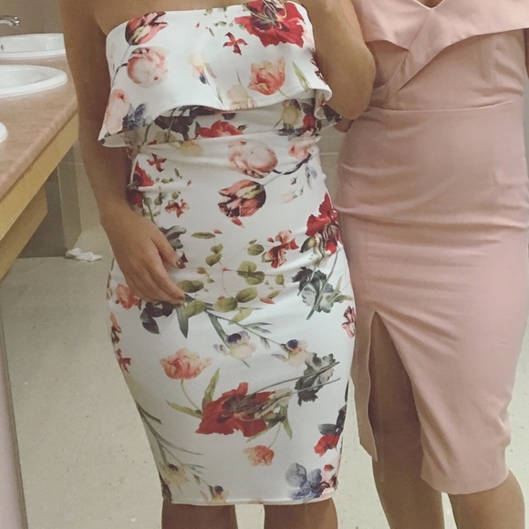 Worn once beautiful floral midi from Boohoo - Picture 4 of 4